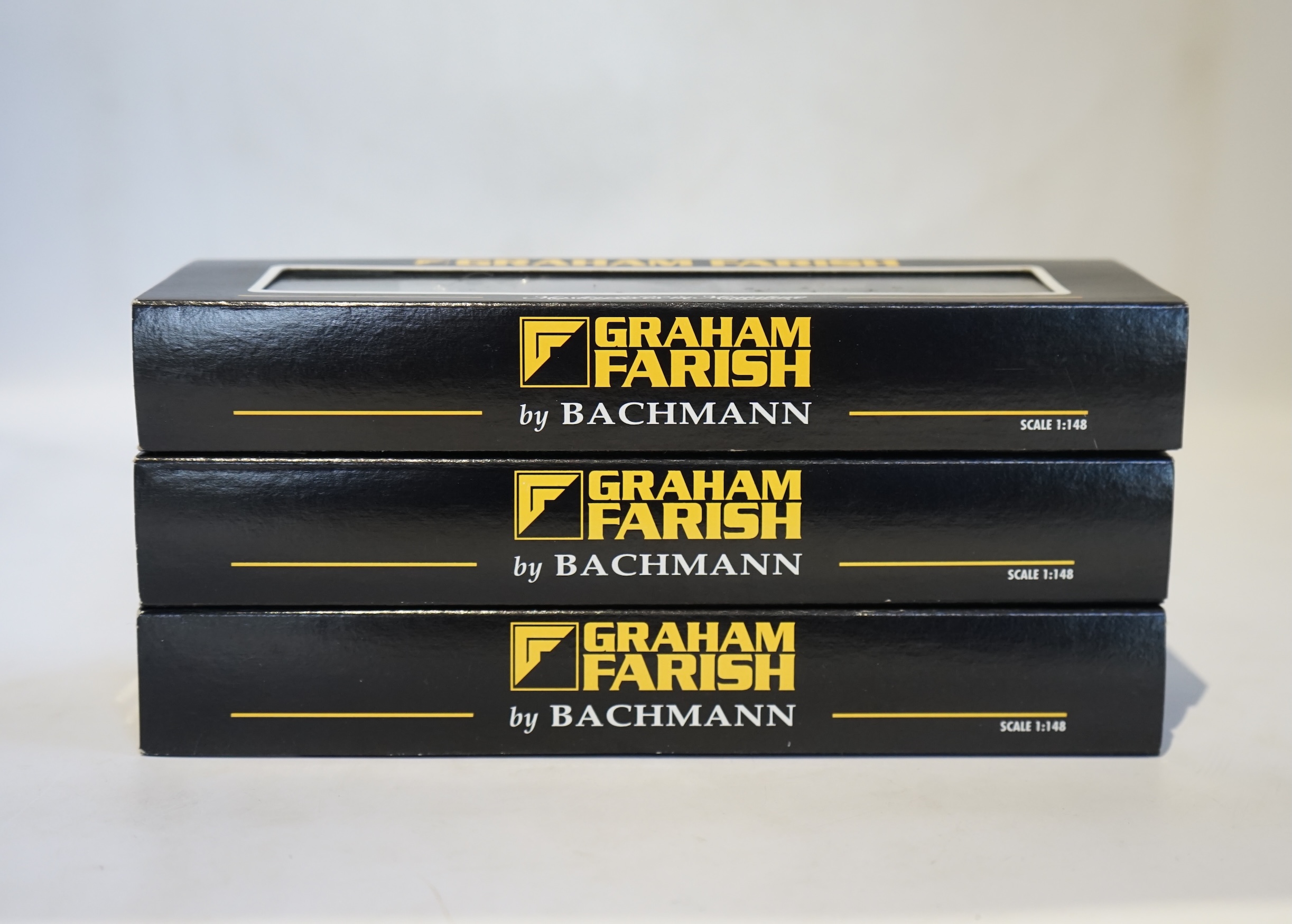 Three boxed Graham Farish N gauge railway BR tender locomotives; a Class 8F, 48045 (372-151), a Class V2, 60807 (372-601), and a Class V2, 60800 (372-600). Condition - good.